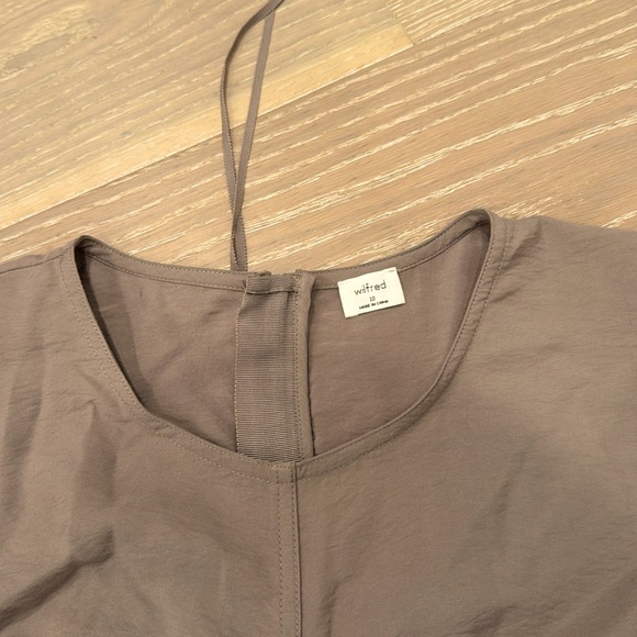 Aritzia Wilfred Henrietta blouse in Taupe. Size 10. Fits like a size 8 - Picture 3 of 7